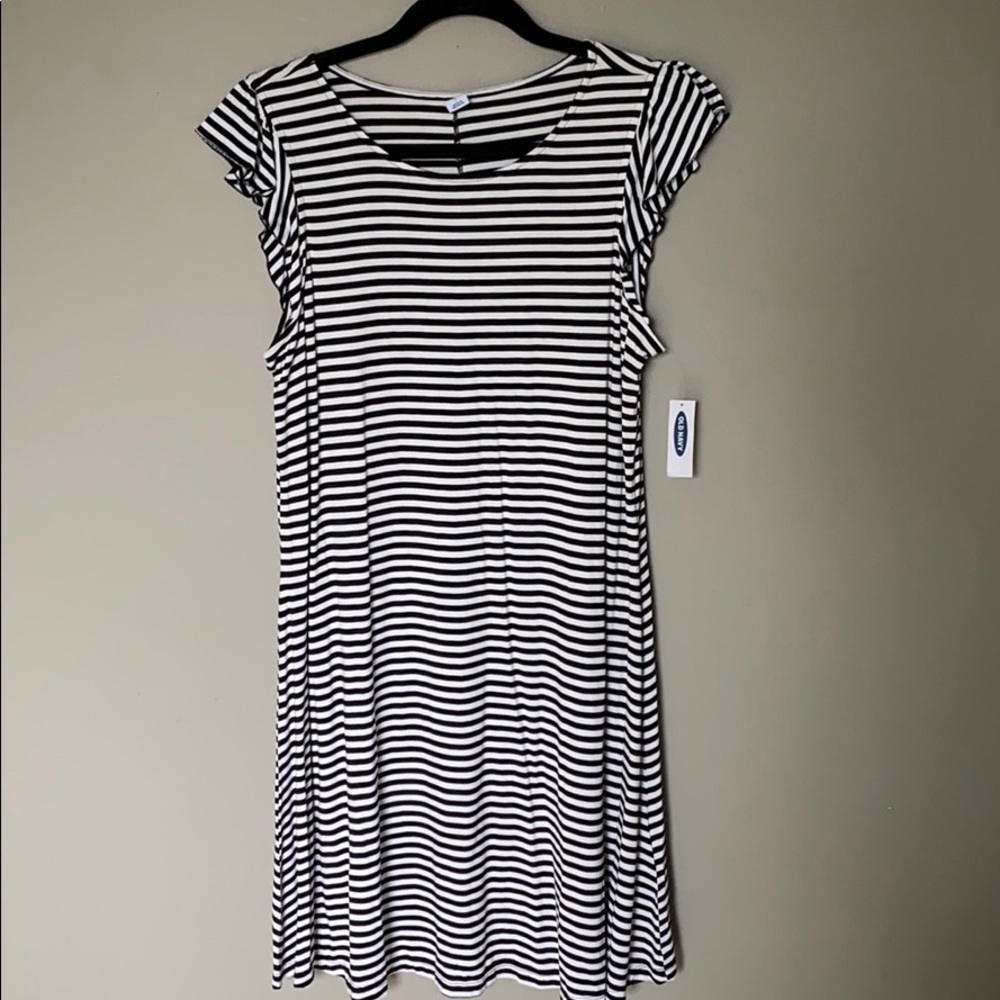 Old Navy 🥳NEW🥳 striped flutter sleeve dress